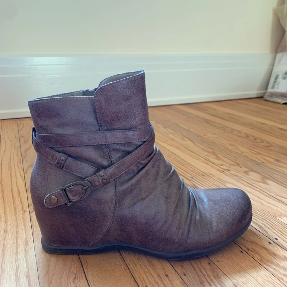 Baretraps Wedge Bootie - Picture 7 of 9